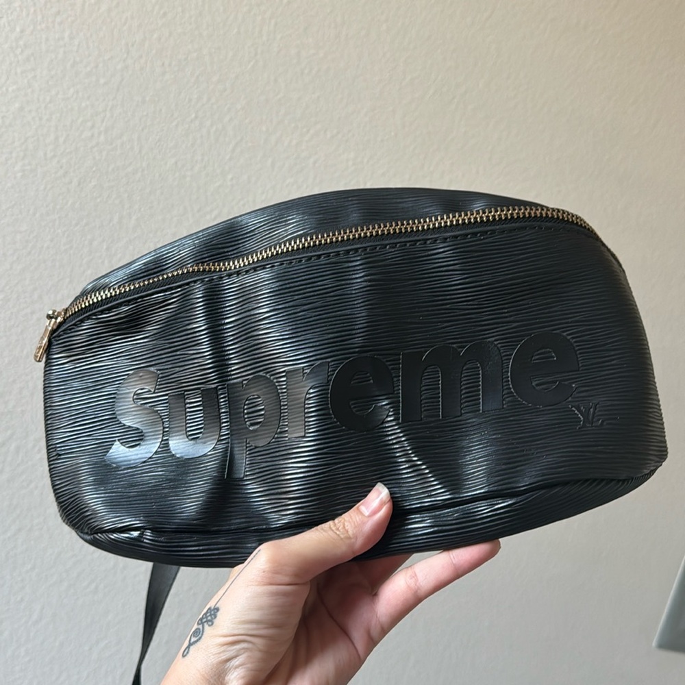SUPREME x LOUIS VUITTON FANNY PACK